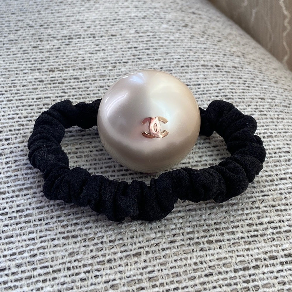 Chanel Pearl Hair Tie